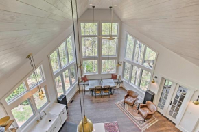 Enchanting Tryon Home with Hot Tub about 14 Mi to TIEC!